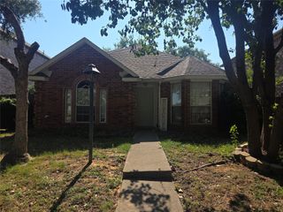 1717 Creekbend Drive, Lewisville, TX 75067