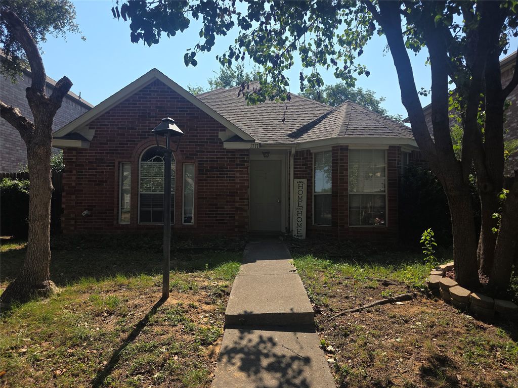 1717 Creekbend Drive, Lewisville, TX 75067