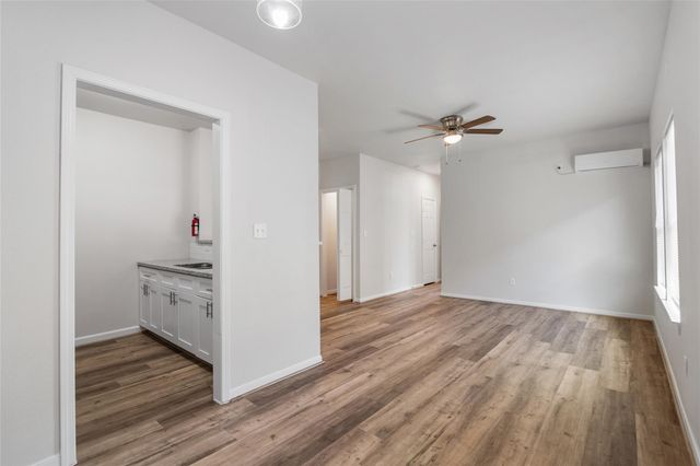 4313 Harrisburg Boulevard 5, Houston, TX 77003