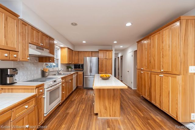 3510 W Orchard Drive, Lapeer, MI 48455