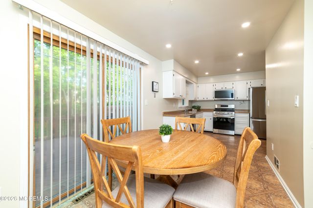 8 Winsor Court 2808, Sayreville, NJ 08872