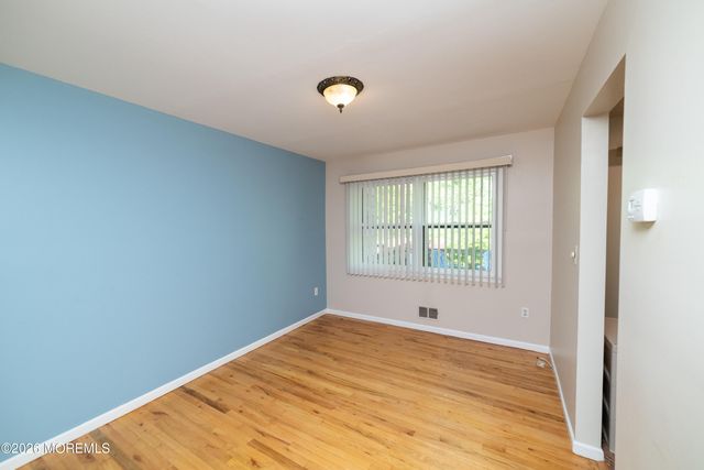 8 Winsor Court 2808, Sayreville, NJ 08872