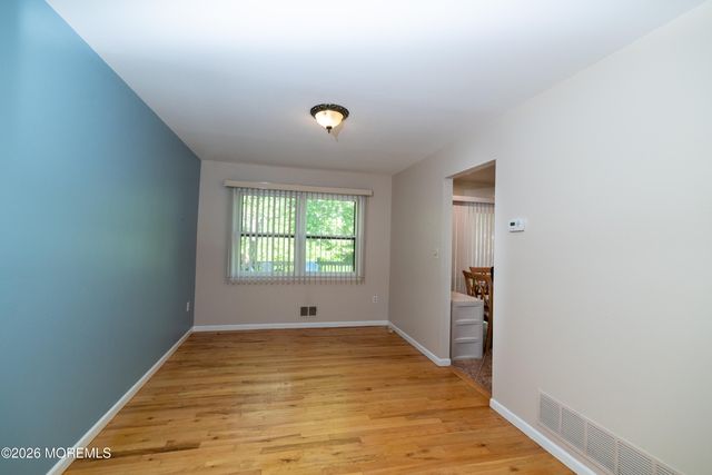 8 Winsor Court 2808, Sayreville, NJ 08872