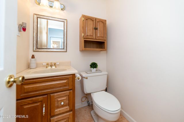 8 Winsor Court 2808, Sayreville, NJ 08872