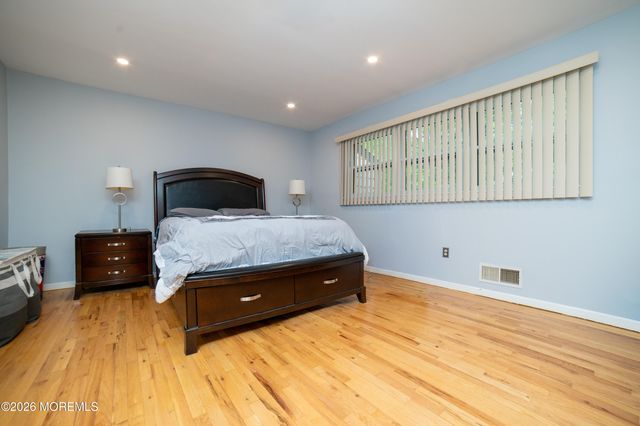 8 Winsor Court 2808, Sayreville, NJ 08872