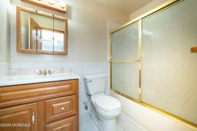 8 Winsor Court 2808, Sayreville, NJ 08872