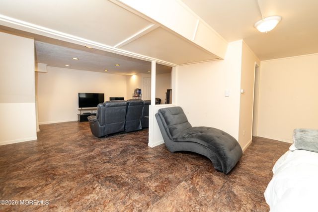 8 Winsor Court 2808, Sayreville, NJ 08872