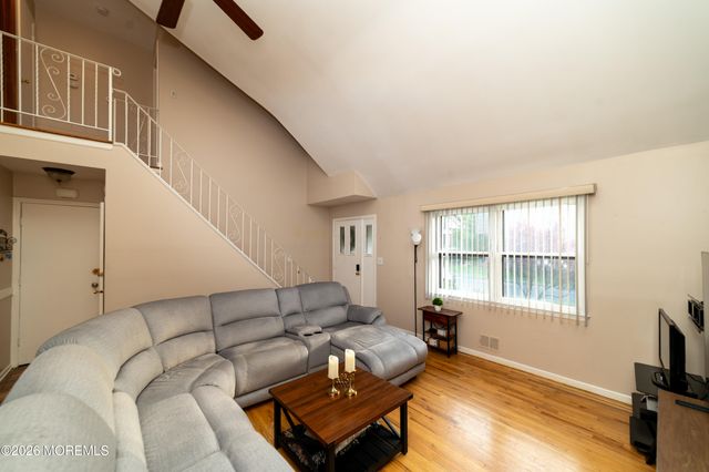 8 Winsor Court 2808, Sayreville, NJ 08872