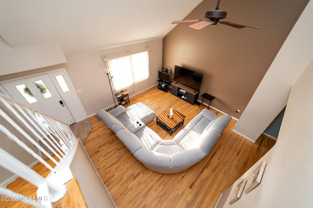 8 Winsor Court 2808, Sayreville, NJ 08872