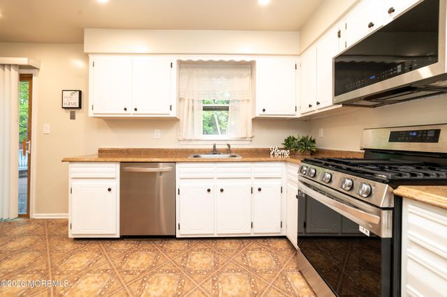 8 Winsor Court 2808, Sayreville, NJ 08872