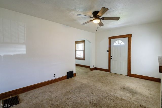 1209 Roslyn Avenue SW, Canton, OH 44710