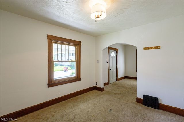 1209 Roslyn Avenue SW, Canton, OH 44710