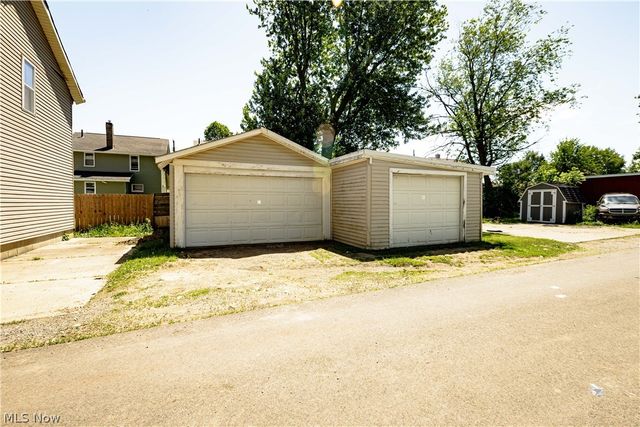 1209 Roslyn Avenue SW, Canton, OH 44710