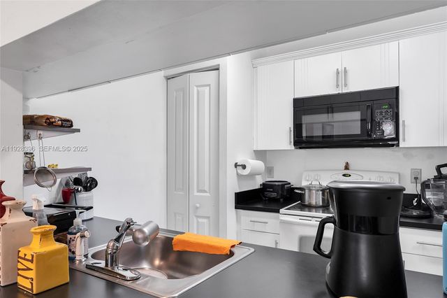 9730 Hammocks Blvd 201-28, Miami, FL 33196