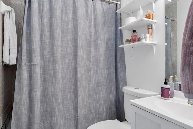 9730 Hammocks Blvd 201-28, Miami, FL 33196