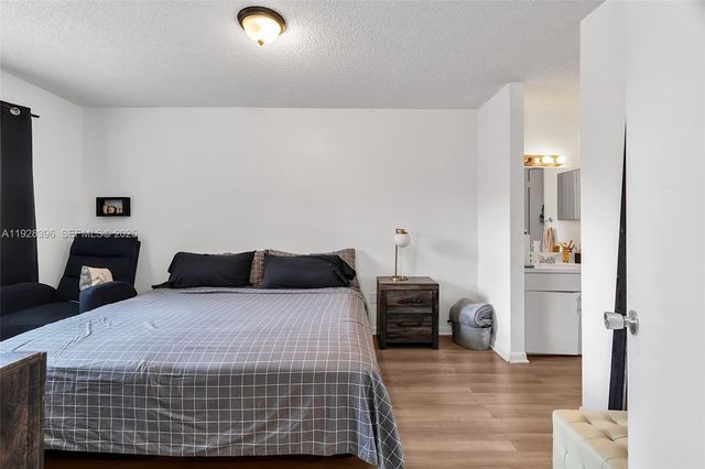 9730 Hammocks Blvd 201-28, Miami, FL 33196