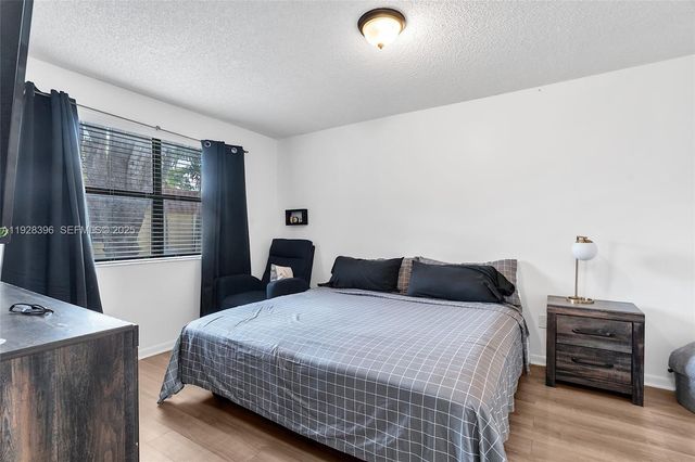 9730 Hammocks Blvd 201-28, Miami, FL 33196