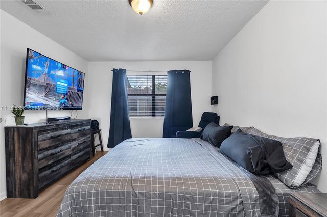 9730 Hammocks Blvd 201-28, Miami, FL 33196