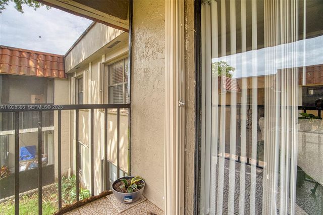 9730 Hammocks Blvd 201-28, Miami, FL 33196