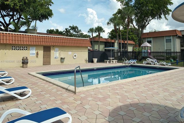 9730 Hammocks Blvd 201-28, Miami, FL 33196