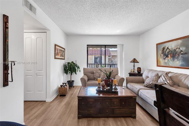 9730 Hammocks Blvd 201-28, Miami, FL 33196