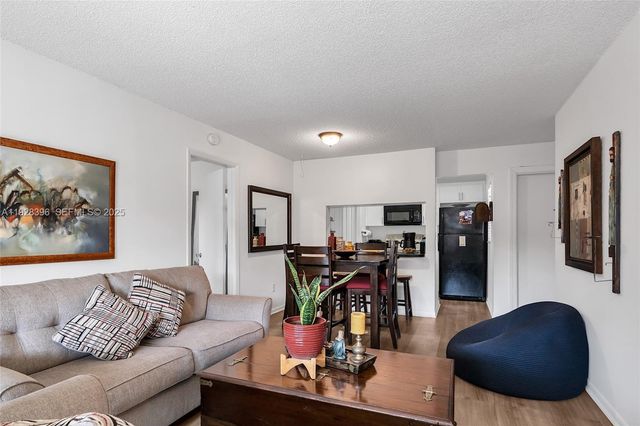 9730 Hammocks Blvd 201-28, Miami, FL 33196