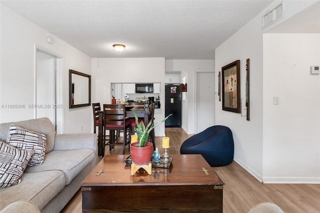 9730 Hammocks Blvd 201-28, Miami, FL 33196