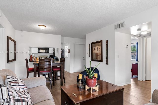 9730 Hammocks Blvd 201-28, Miami, FL 33196