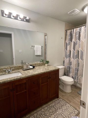 2010 Caplin Street B, Houston, TX 77026