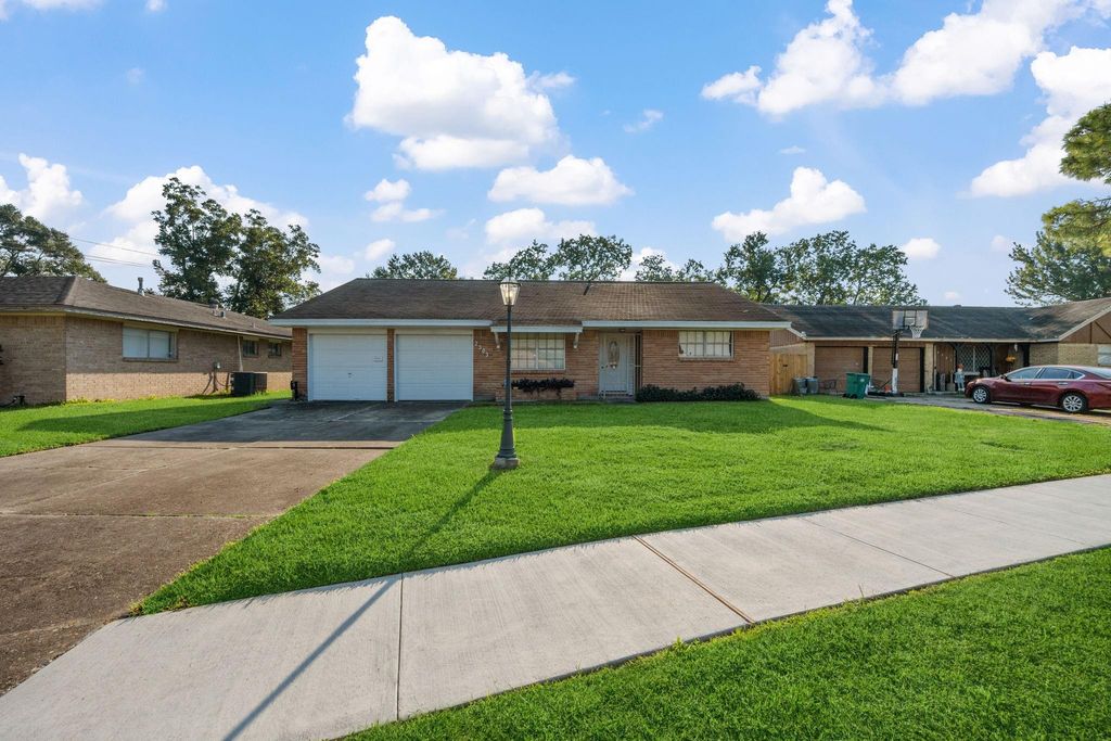 2303 Blueberry Lane, Pasadena, TX 77502