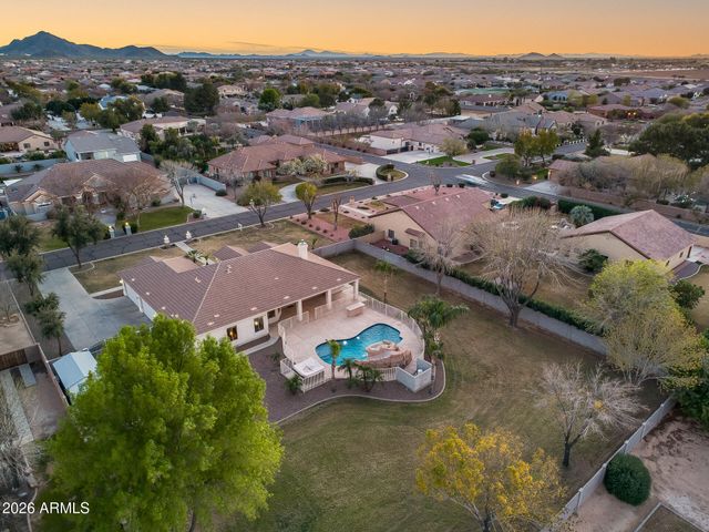 2742 E VILLA PARK Court, Gilbert, AZ 85298