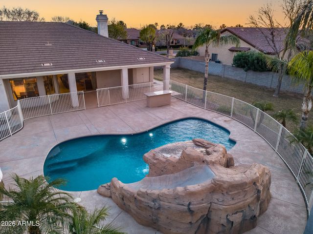 2742 E VILLA PARK Court, Gilbert, AZ 85298