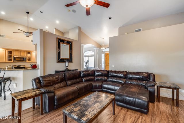 2742 E VILLA PARK Court, Gilbert, AZ 85298