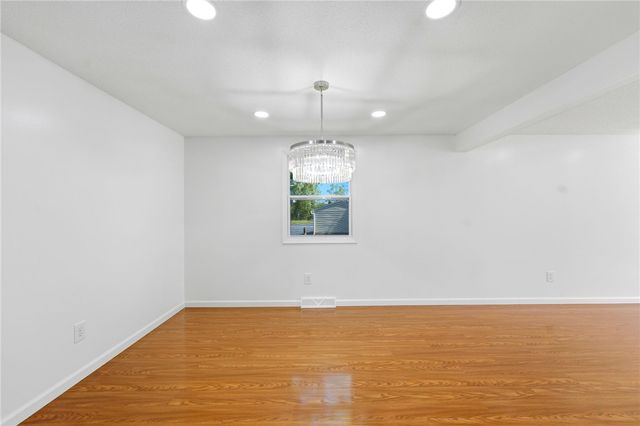 330 Wimbledon Court, West Seneca, NY 14224