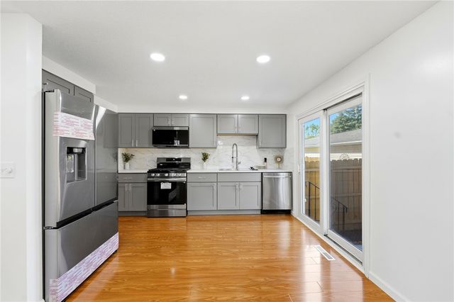 330 Wimbledon Court, West Seneca, NY 14224