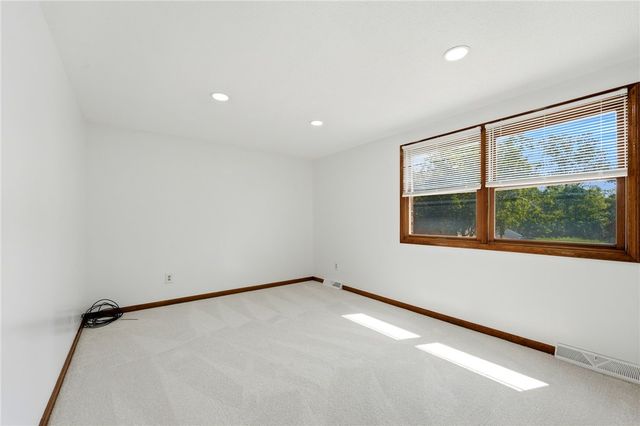 330 Wimbledon Court, West Seneca, NY 14224