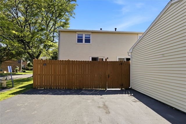 330 Wimbledon Court, West Seneca, NY 14224