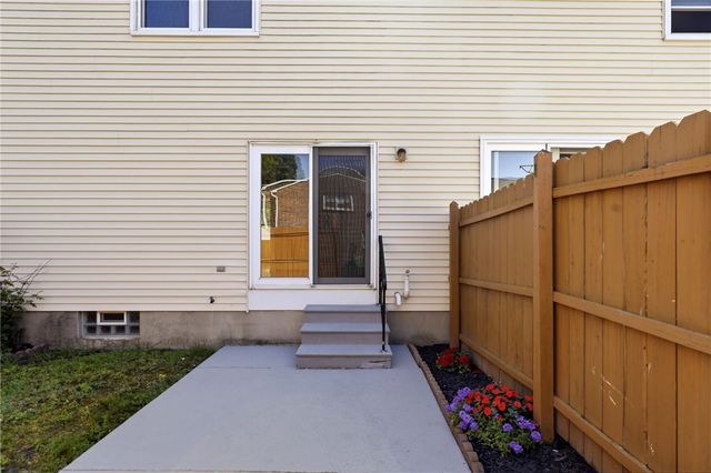 330 Wimbledon Court, West Seneca, NY 14224
