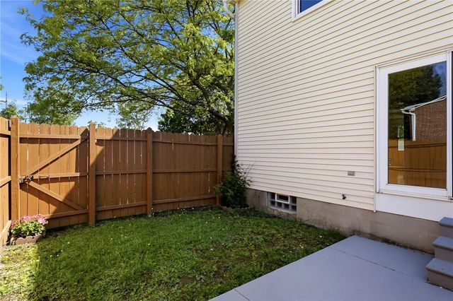 330 Wimbledon Court, West Seneca, NY 14224