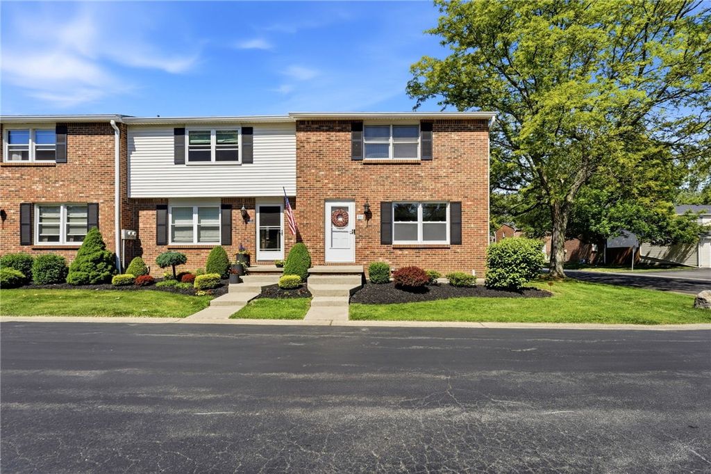 330 Wimbledon Court, West Seneca, NY 14224