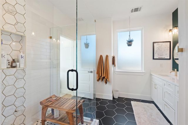 5604 Samuel Huston Ave 2, Austin, TX 78721