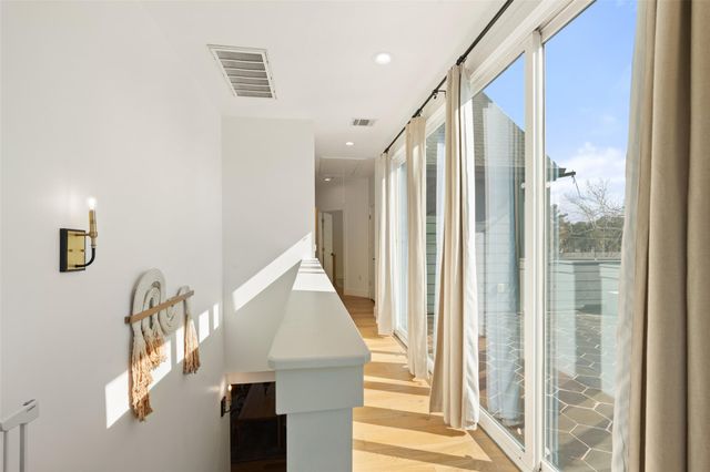 5604 Samuel Huston Ave 2, Austin, TX 78721