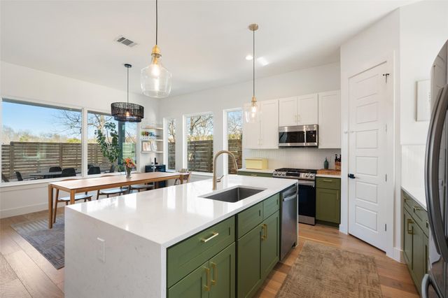 5604 Samuel Huston Ave 2, Austin, TX 78721