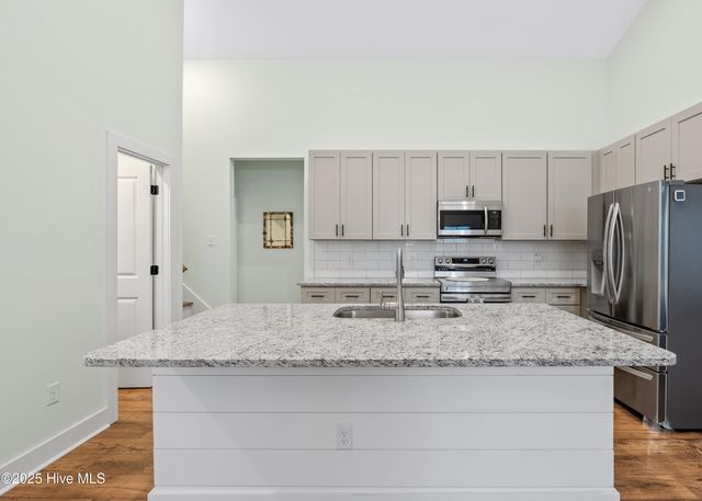 1214 N Caswell Avenue, Southport, NC 28461