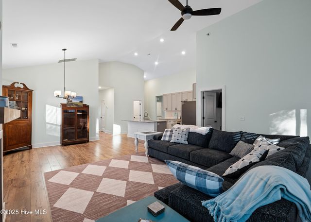 1214 N Caswell Avenue, Southport, NC 28461