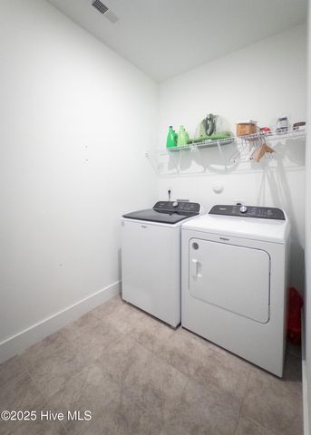 1214 N Caswell Avenue, Southport, NC 28461