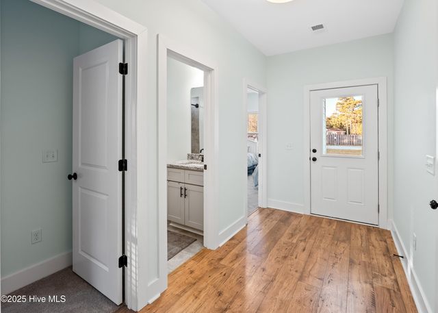 1214 N Caswell Avenue, Southport, NC 28461