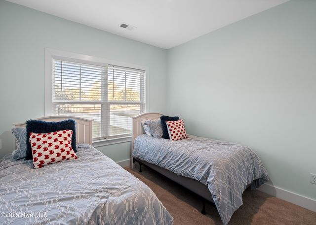 1214 N Caswell Avenue, Southport, NC 28461