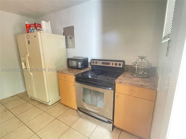 2721 S Avenue S C2, Riviera Beach, FL 33404
