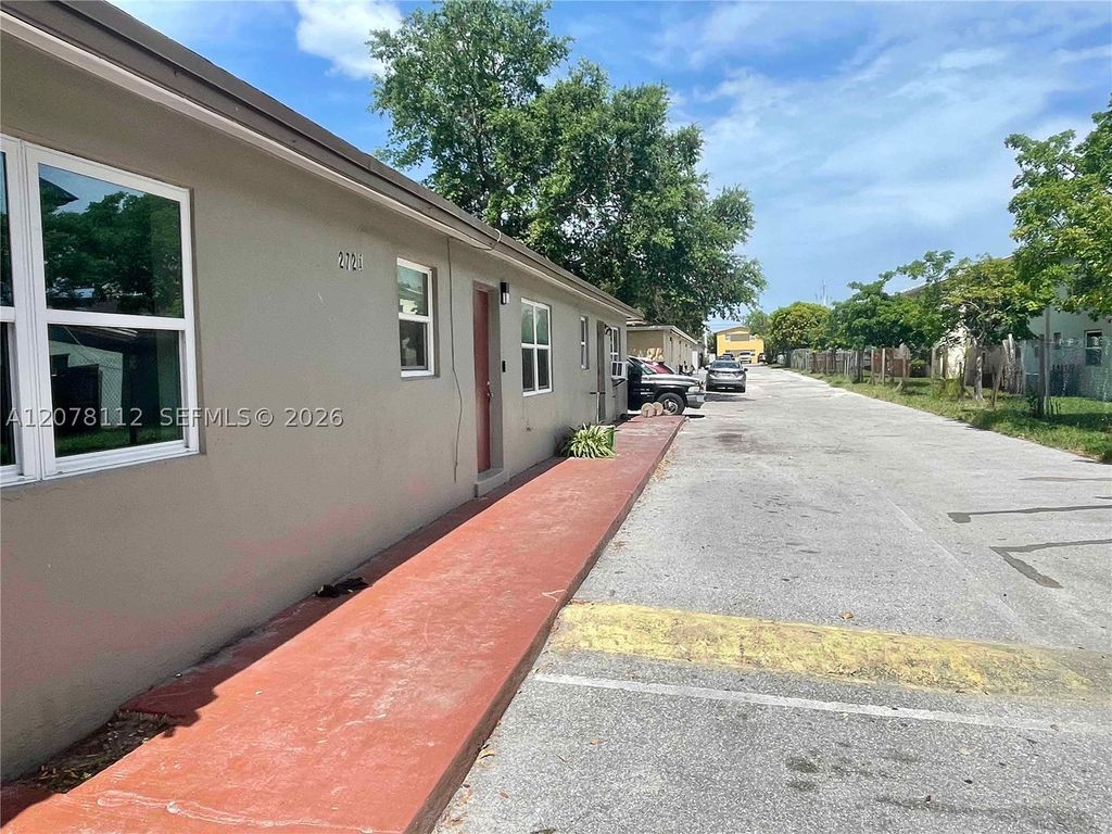 2721 S Avenue S C2, Riviera Beach, FL 33404